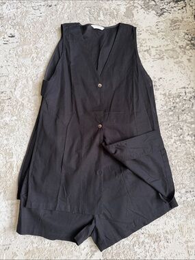 Black Sleeveless Button-Front short and top. Linen. Commence. New. Large